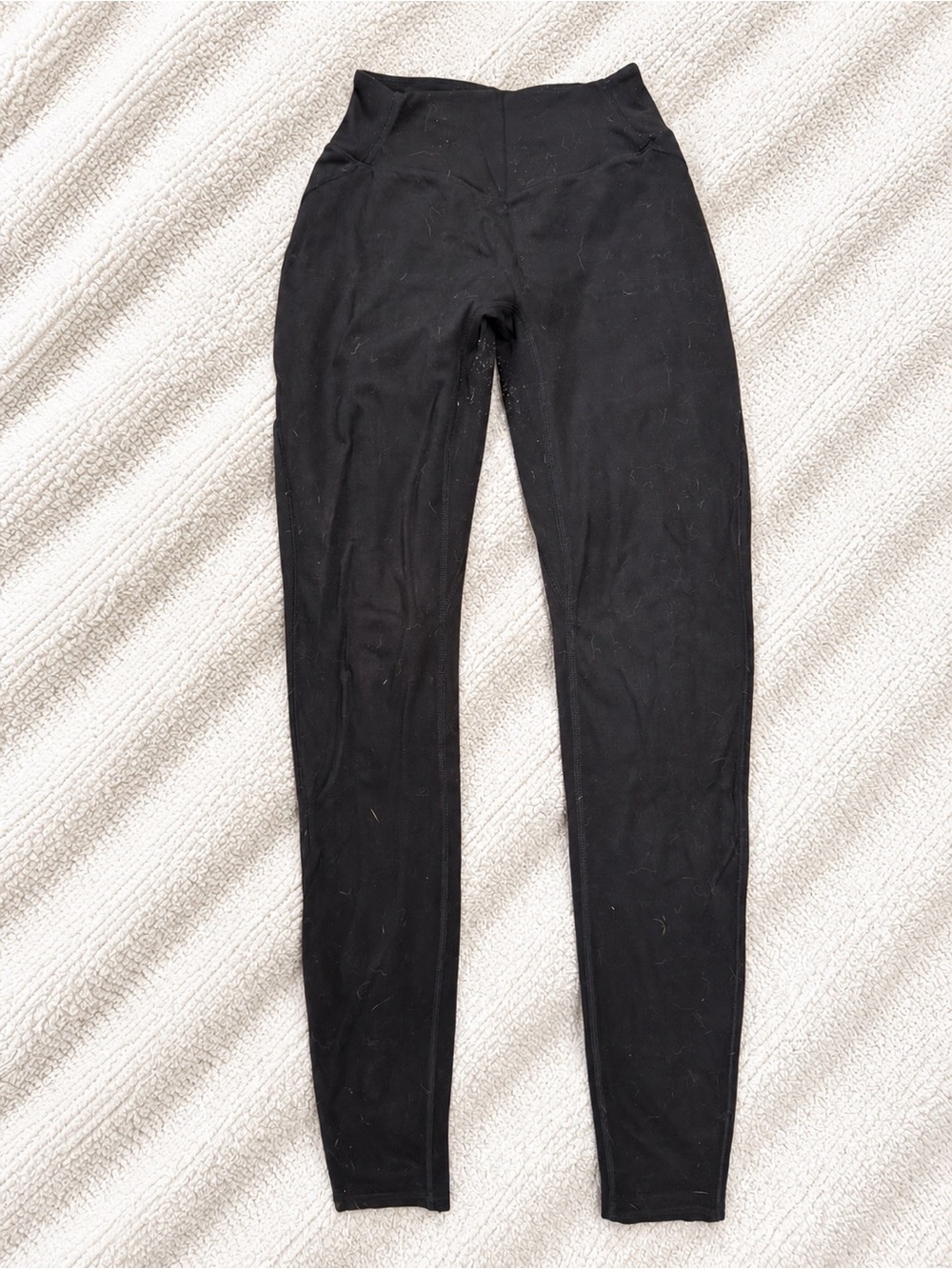 Alphalete Black Mid Rise Scrunch Butt Leggings